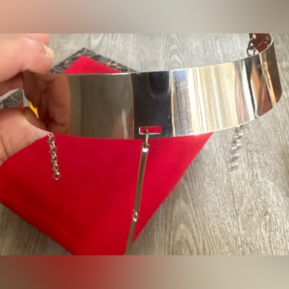 Vintage Y2K thick curved silver Choker Necklace w dangling piece